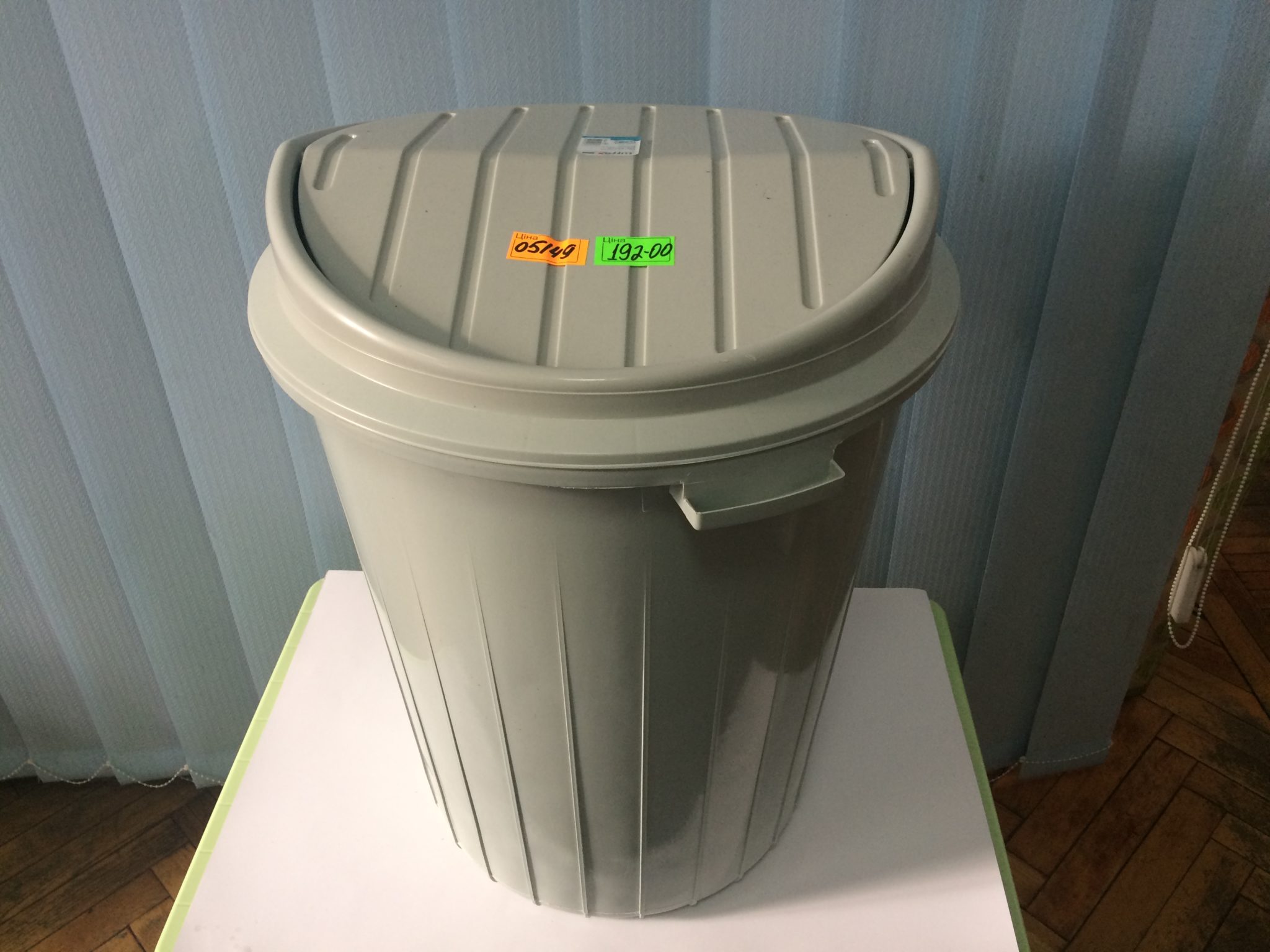 Бак для сміття з обертаючою кришкою (70 л.)