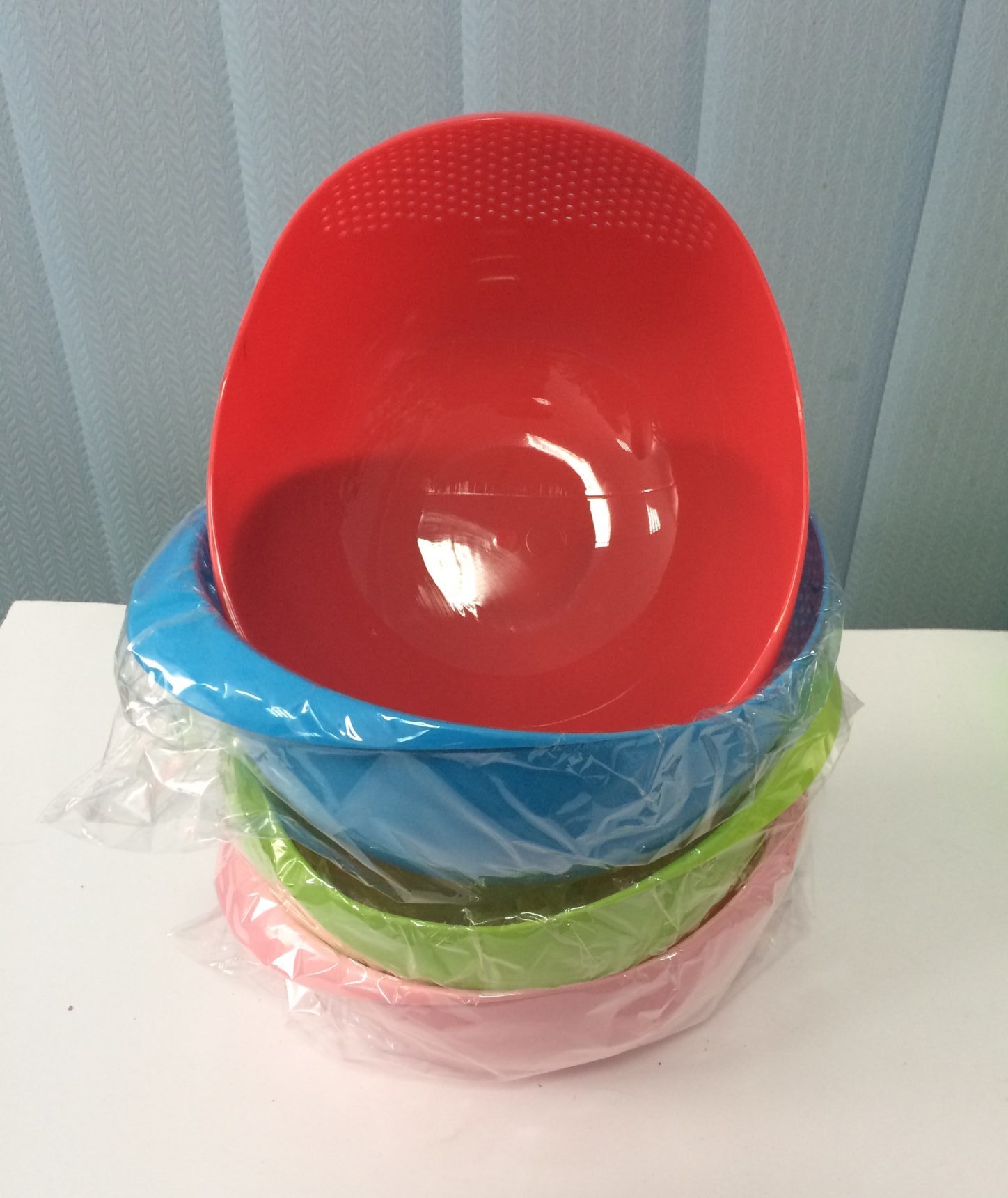 Миска кругла (пластмасова)+друшляк