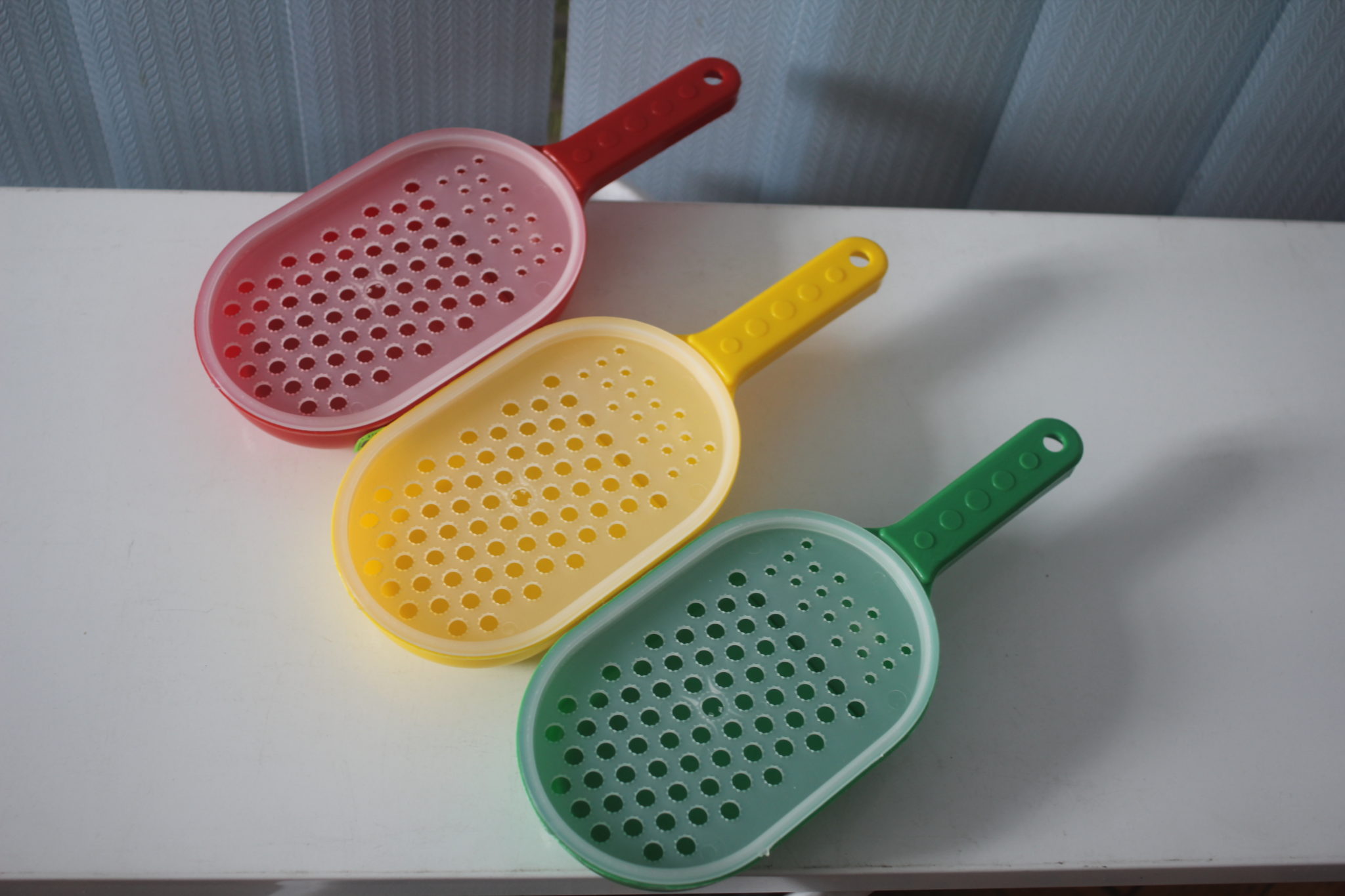 Терка з пластмасовим ковшем