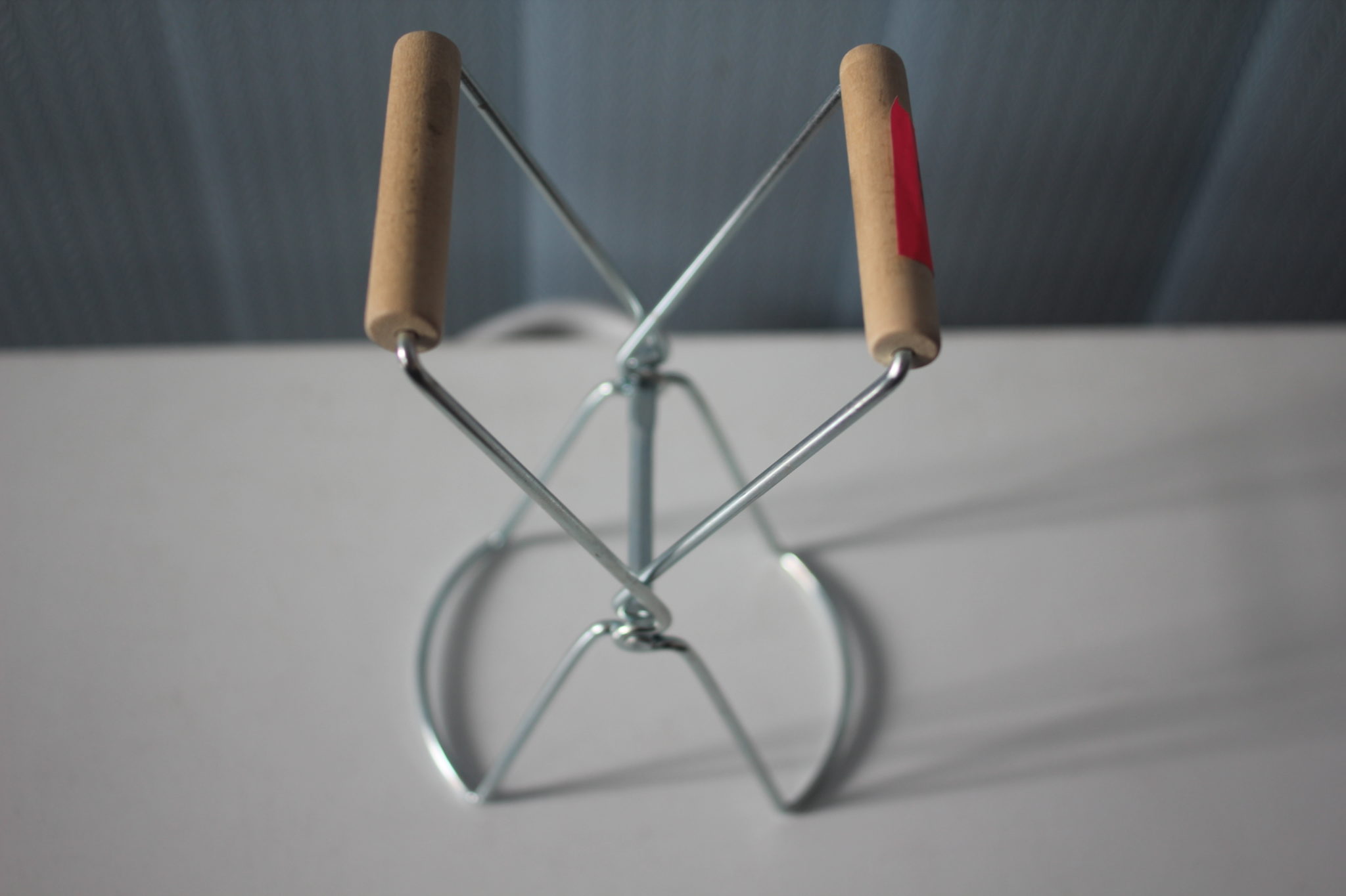 Рогач для переносу гарячих банок