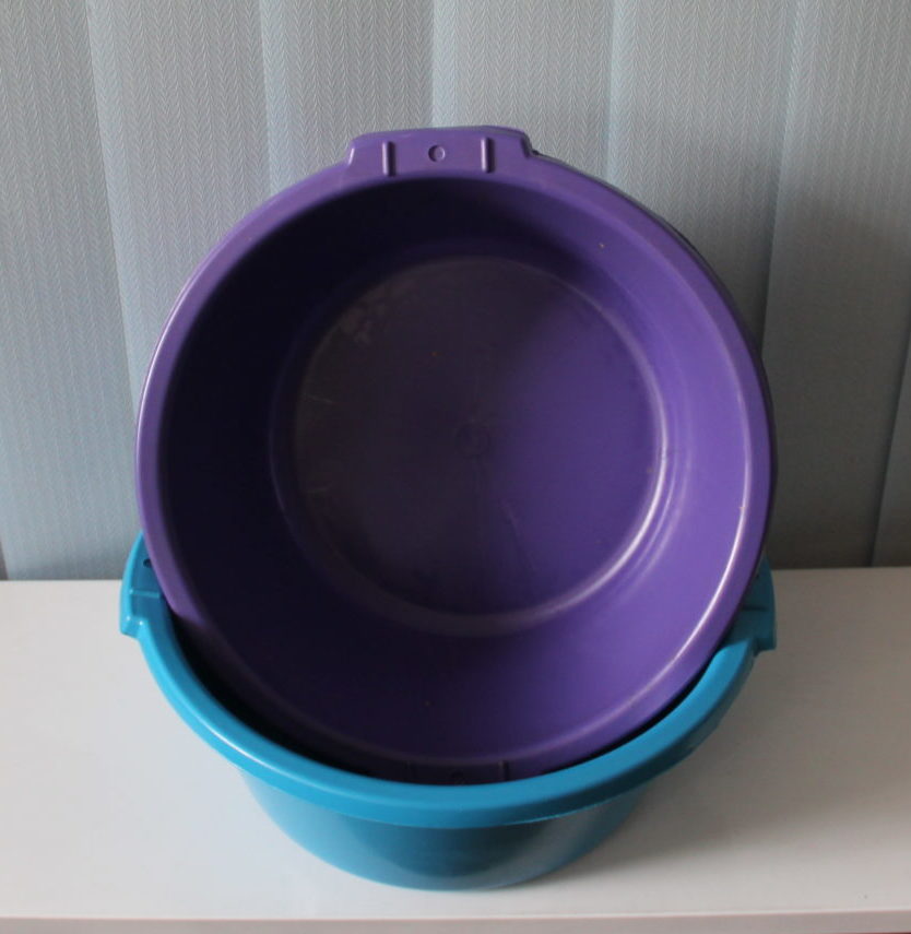 Таз кольоровий прогумований